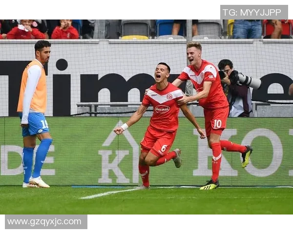 汉诺威大胜比勒费尔德，斩获四连胜！